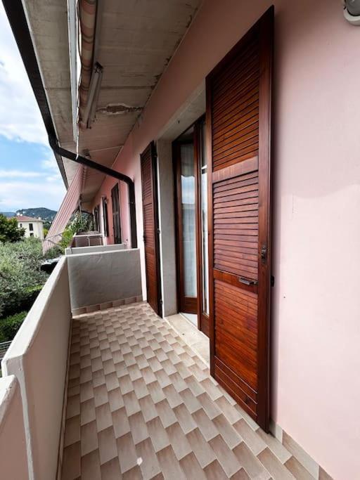 Near Town Centre And Lake - Le Colombe Bardolino Exterior foto
