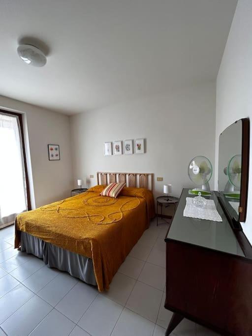 Near Town Centre And Lake - Le Colombe Bardolino Exterior foto