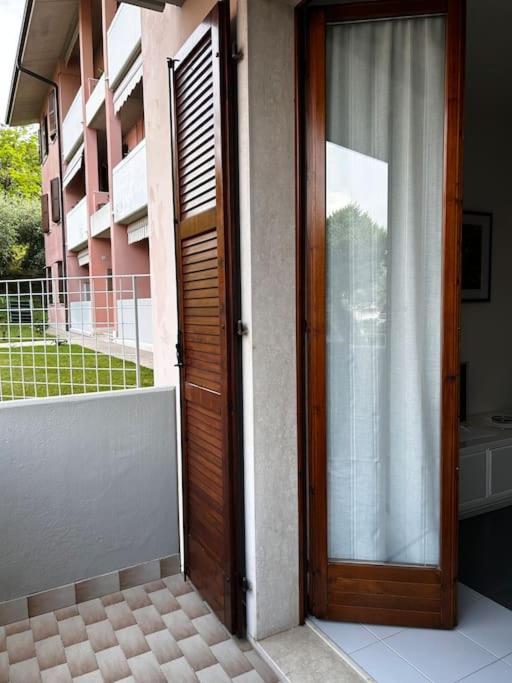 Near Town Centre And Lake - Le Colombe Bardolino Exterior foto
