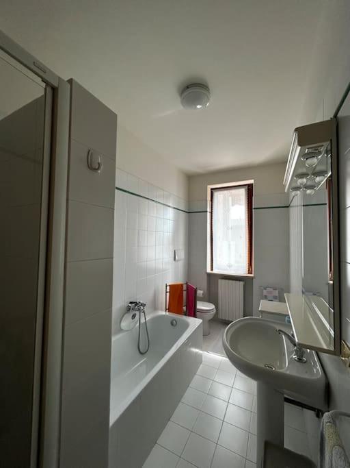Near Town Centre And Lake - Le Colombe Bardolino Exterior foto