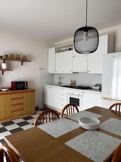 Near Town Centre And Lake - Le Colombe Bardolino Exterior foto